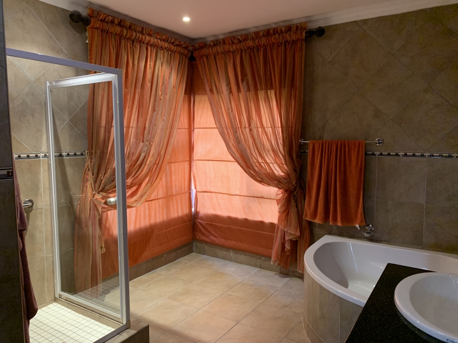 5 Bedroom Property for Sale in Birdwood Estate North West